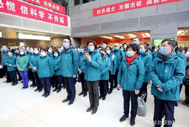 #武汉交通广播#莫名感动！这些“天团”会师武汉，机场偶遇互道加油