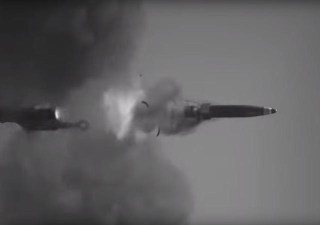 环球时报@美军新“神剑”制导炮弹来了！目标就算移动也躲不掉