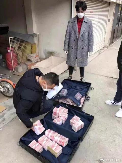 昆明女子被骗150万!特大口罩诈骗案告破 缴获2大箱现金