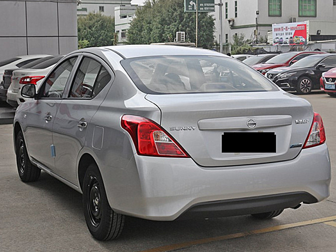 比桑塔纳省油,比朗逸空间大,这辆日产三厢车复产你会买吗?