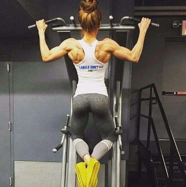 不要只会引体向上背部训练动作很多让女性的背部更完美