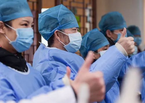 中国教育报：关于疫情数据，有一条线已掉头向下5天了！