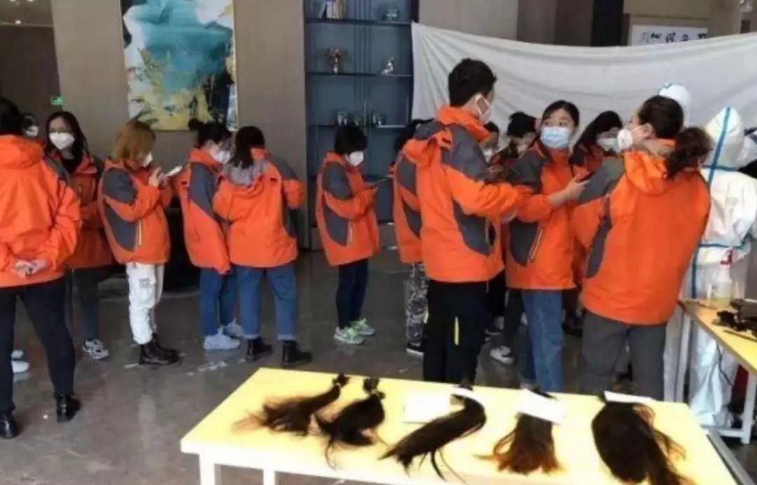 「经济日报」228名医护，集体理发！
