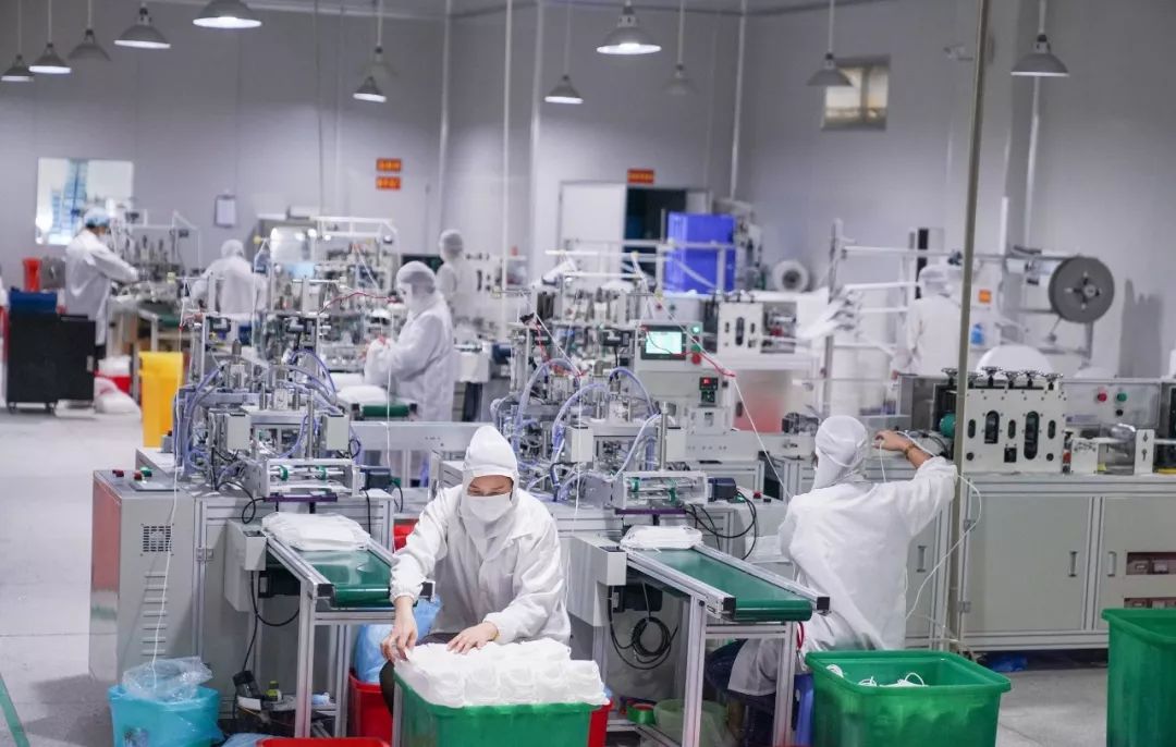 2月7日,漳浦县健德医疗器械有限公司生产车间,这是高效的自动化生产线