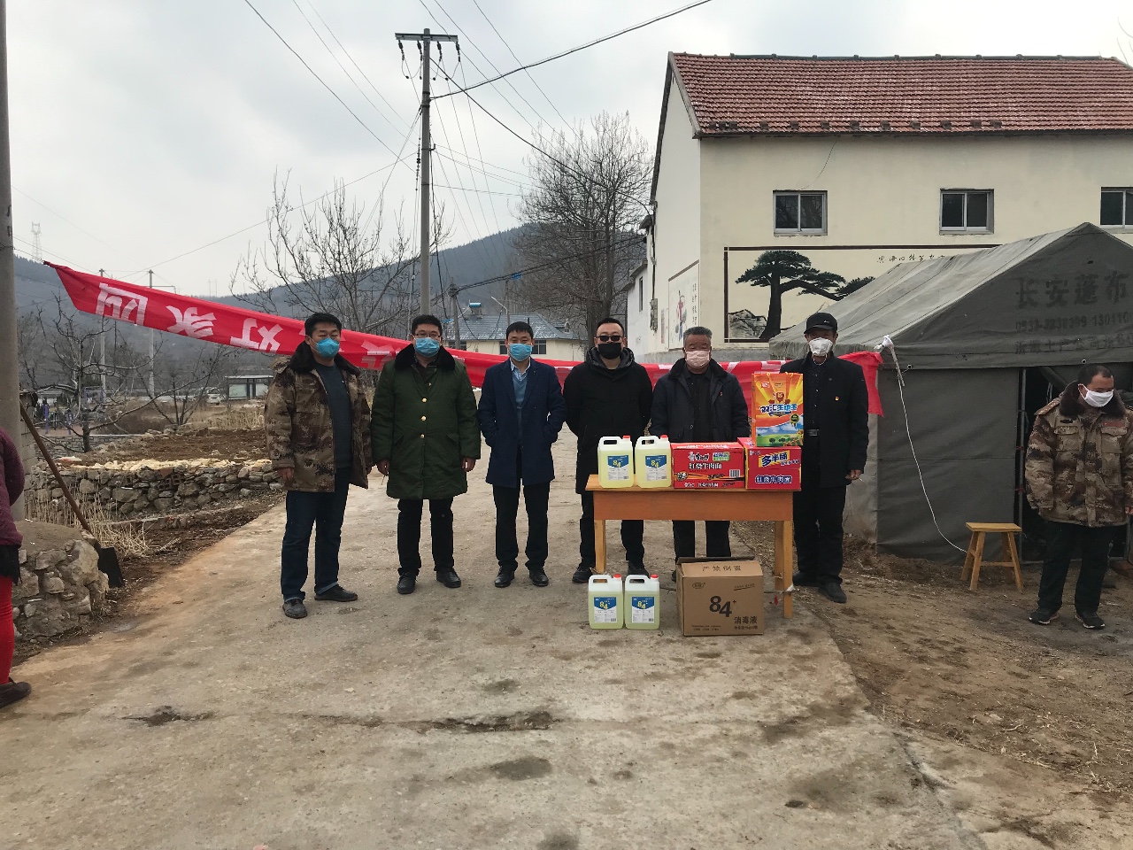 "2月6日和2月8日两天,周巍一行两人驱车200多公里,为沂源县杓峪村