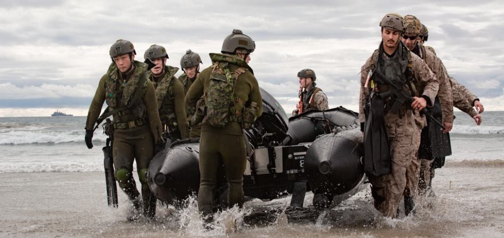 [环球时报]日本“水陆机动团”与美军联合演习，日媒：针对中国