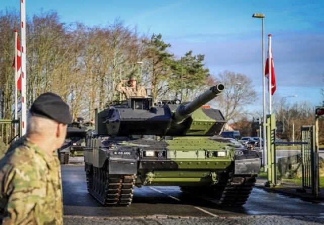 【第一辆豹2A7V进驻 “龙”兵营】