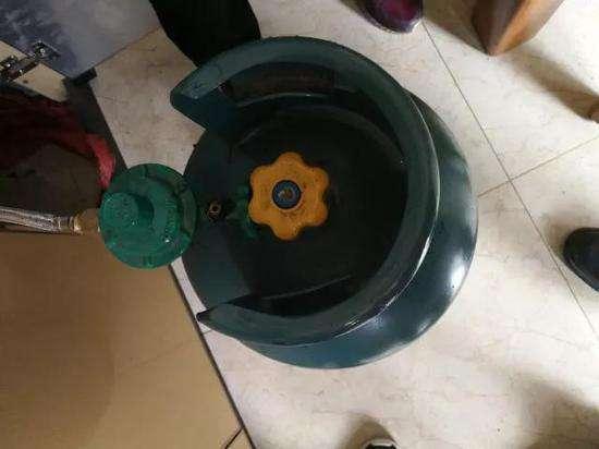 第四:出现漏气,如果说您闻到了煤气的味道,那很可能这个的漏气已经