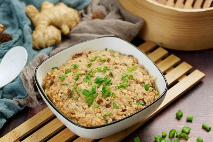 这道菜简单好吃,上锅一蒸就上桌,口感鲜嫩又解馋,全家爱吃_人民号