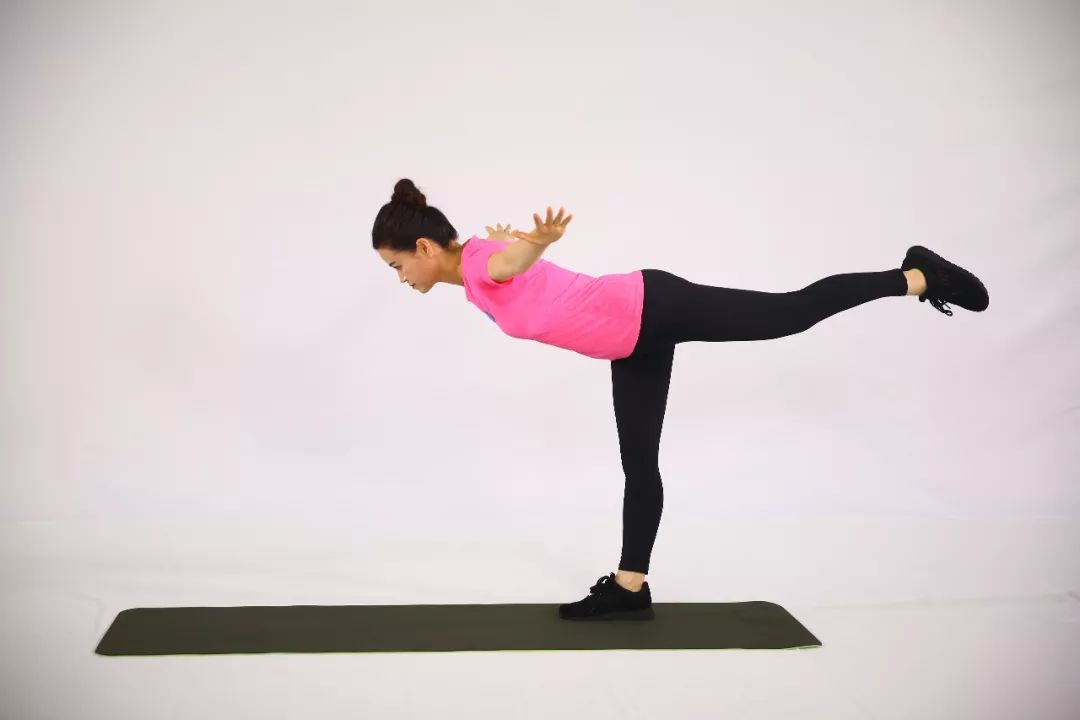 抗击疫情全民科学健身100招第三期丨徒手健身法