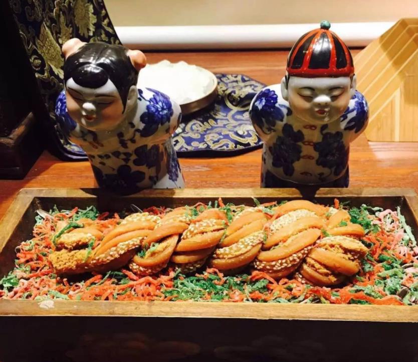 舌尖上的天津,津门小吃三绝包子,麻花和炸糕,到了一定要尝尝