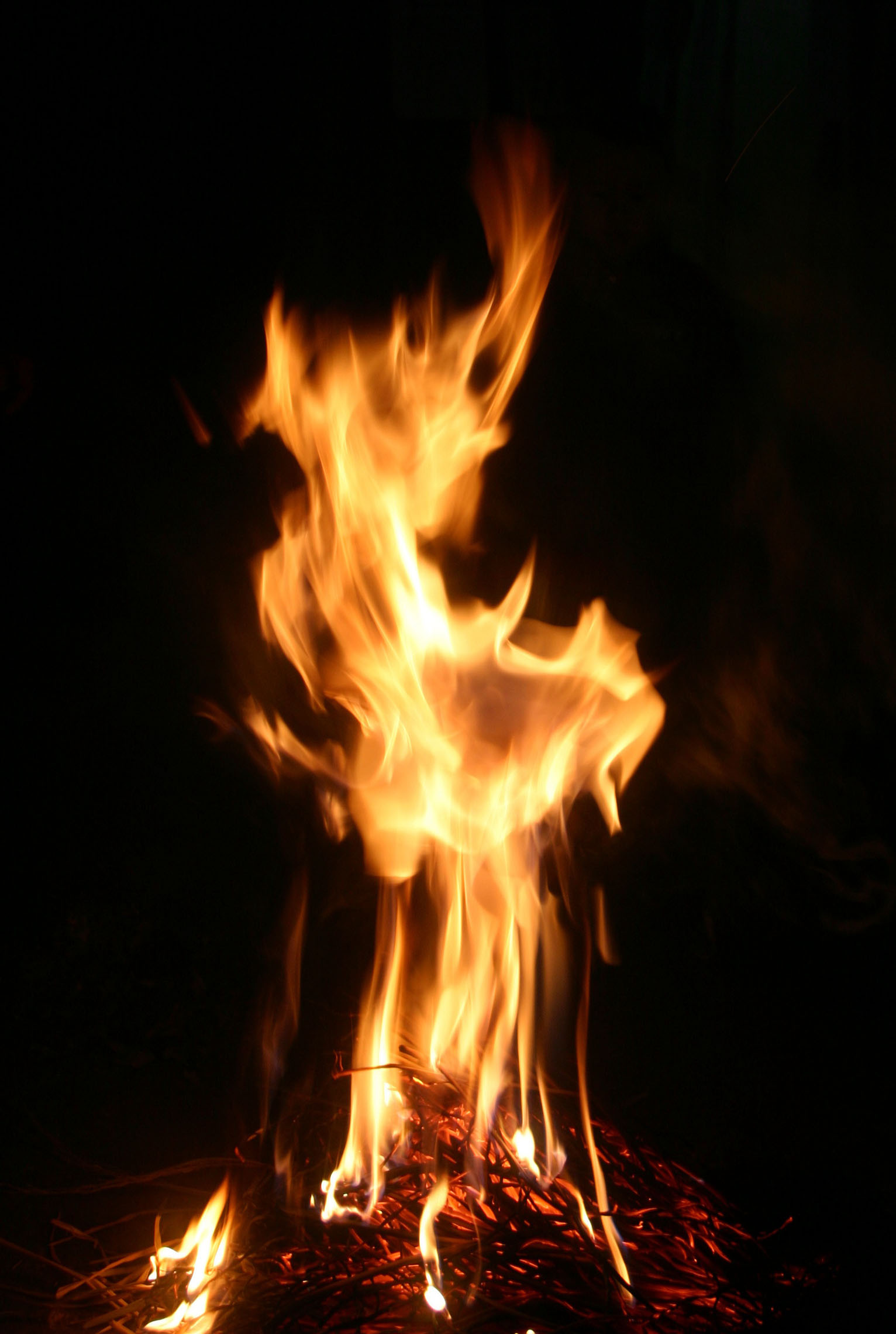 宅家防疫也要防火,四川发生居民楼火灾致2死2伤