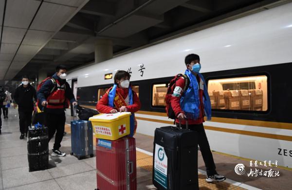 内蒙古日报■主动请战，奔赴武汉！「图集」
