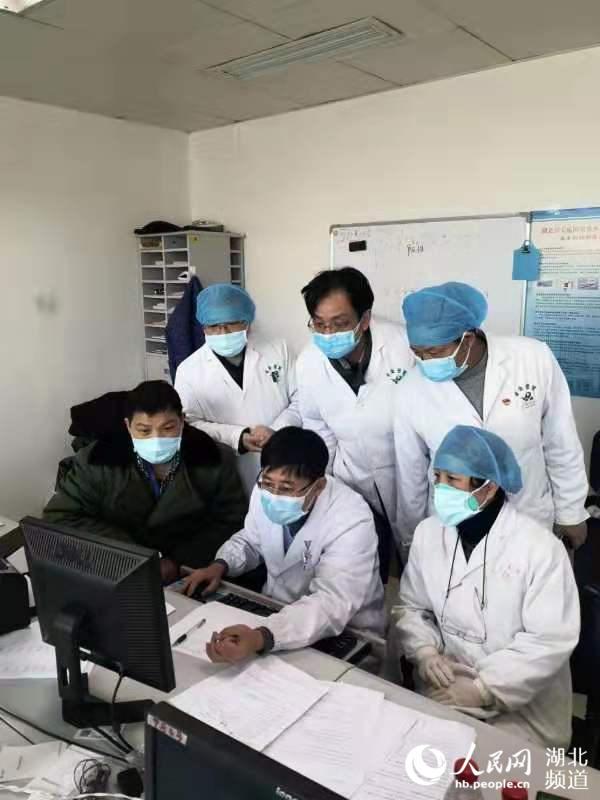 人民湖北：58岁老党员奋战抗疫一线