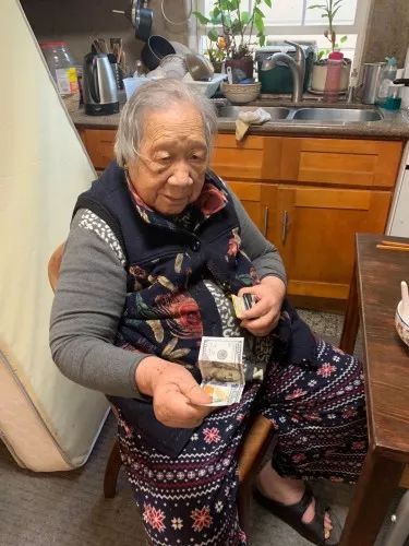 「陕西法制网」去世前一天，旧金山98岁老华侨为武汉捐100美金