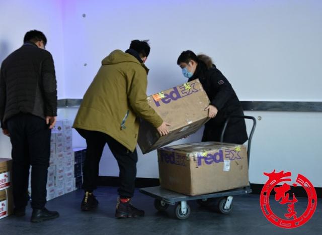 [生活报]旅美龙江人为省疾控中心捐赠6000副医用手套和120盒酒精棉片