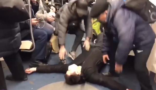 「生活报」俄男子假扮新冠肺炎患者倒地抽搐，被以流氓罪起诉