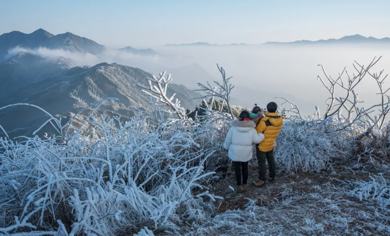 广西桂林资源县隘门界冰挂雾凇奇观