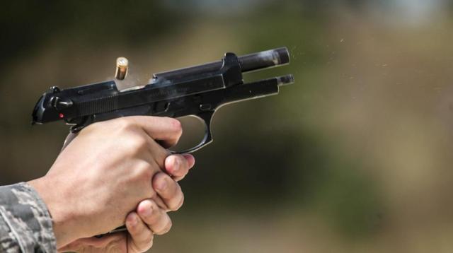 中国小康网：美国枪文化有多流行？天外陨铁造手枪，成为全展最贵轻武器