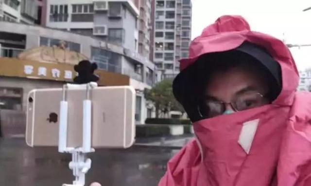 「CCTV6电影频道」记者詹松直播武汉现状泣不成声，忍不住大喊：武汉你快点好起来