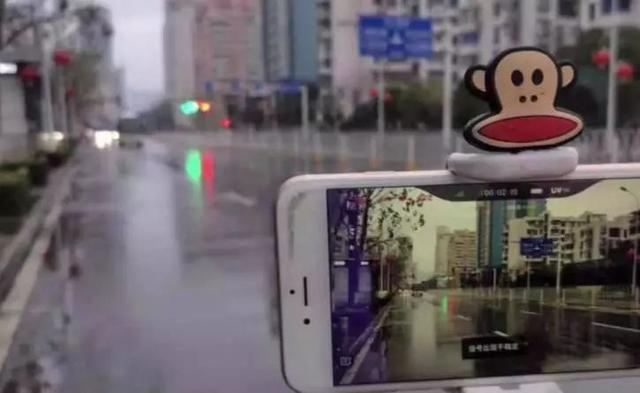 「CCTV6电影频道」记者詹松直播武汉现状泣不成声，忍不住大喊：武汉你快点好起来