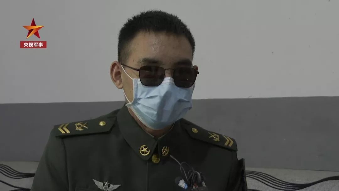 经济日报：杜富国弟弟妹妹坚守抗疫一线，他们只能这样团聚