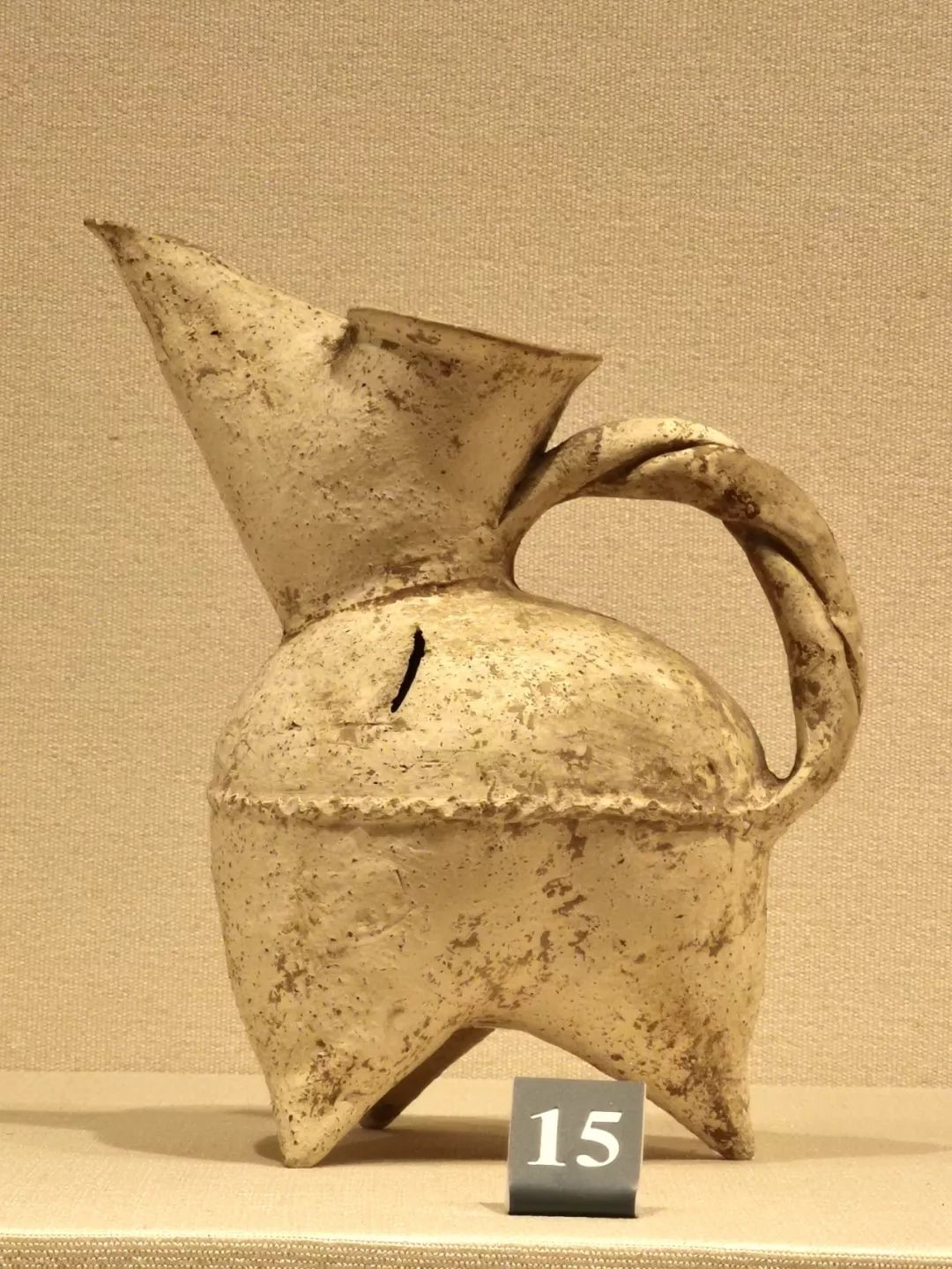 老撕机带你看国宝山东博物馆中华文明的曙光红陶兽形壶