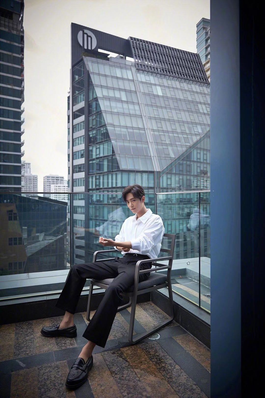 陈情少年肖战火出演艺圈风格多变的他已成当下行走的荷尔蒙