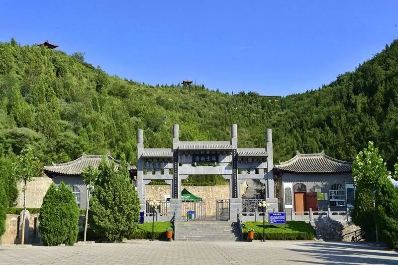 司马温公祠,堆云洞等景区,瑶台山,又名巫咸山,因商朝贤相巫咸而闻名