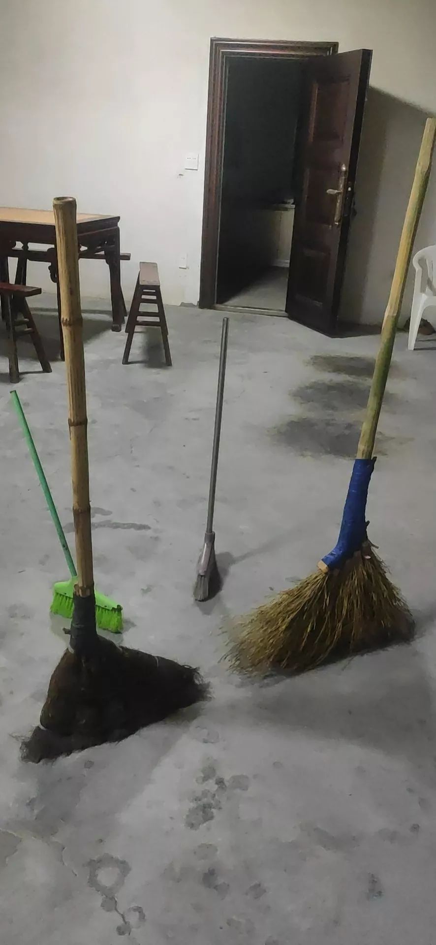 【楚天都市报】你们玩扫帚，我们来扫兴！NASA说今天地球引力最小能让扫帚立起来？