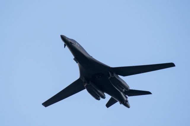 环球时报■美军想把大批F15、F16退役换F35，但侦察机不敢轻易换