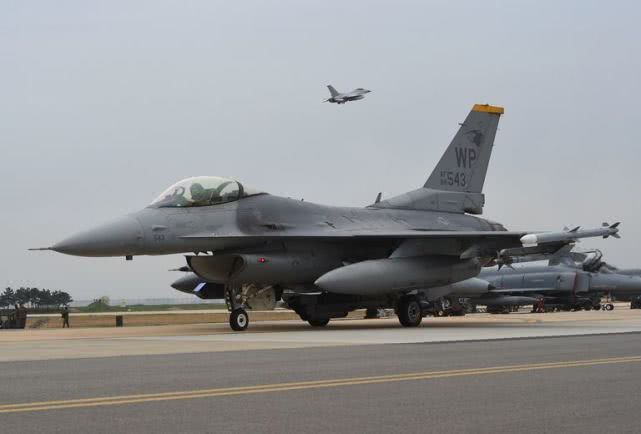 环球时报■美军想把大批F15、F16退役换F35，但侦察机不敢轻易换