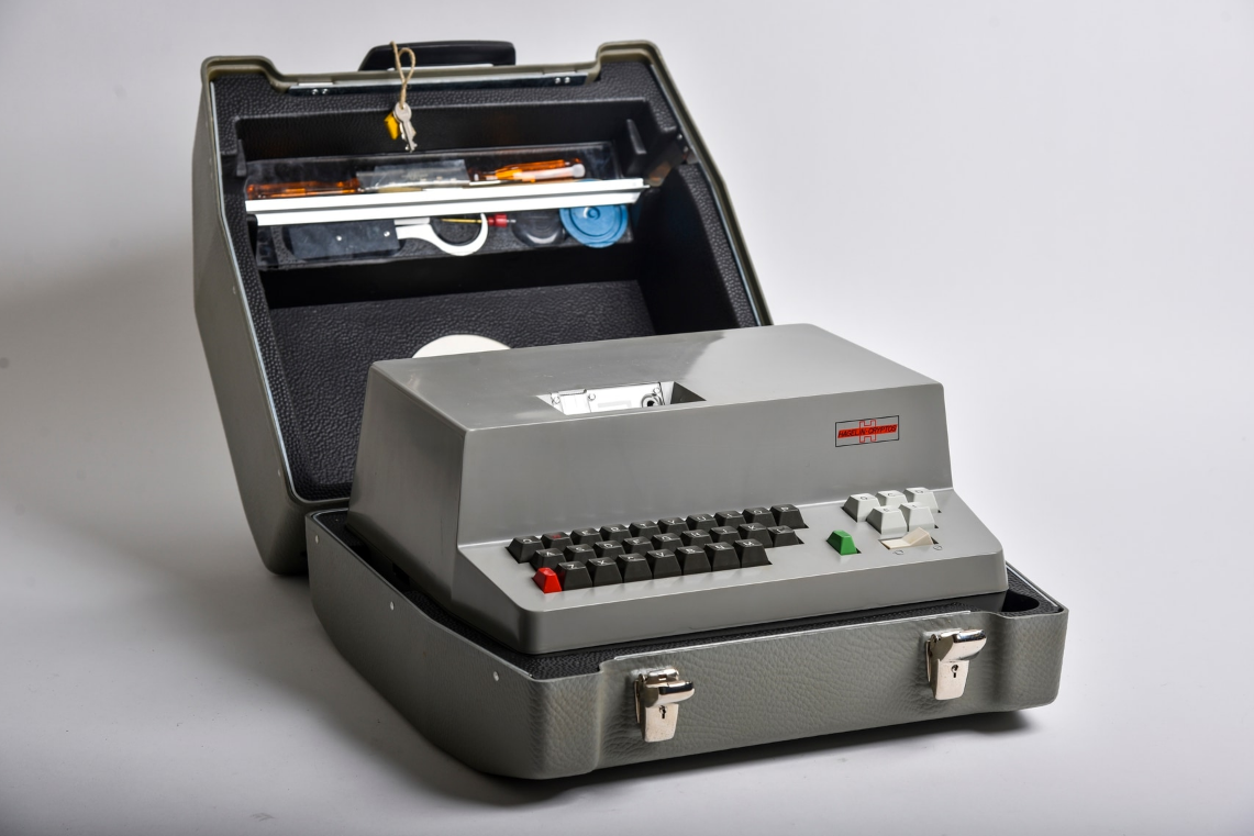 #环球时报#美德情报部门控制瑞士公司数十年，窃取120国机密通讯