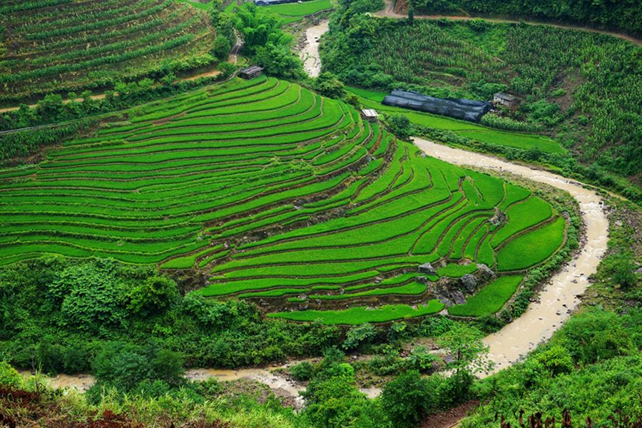 坐落在山间的边境小城云南绿春县