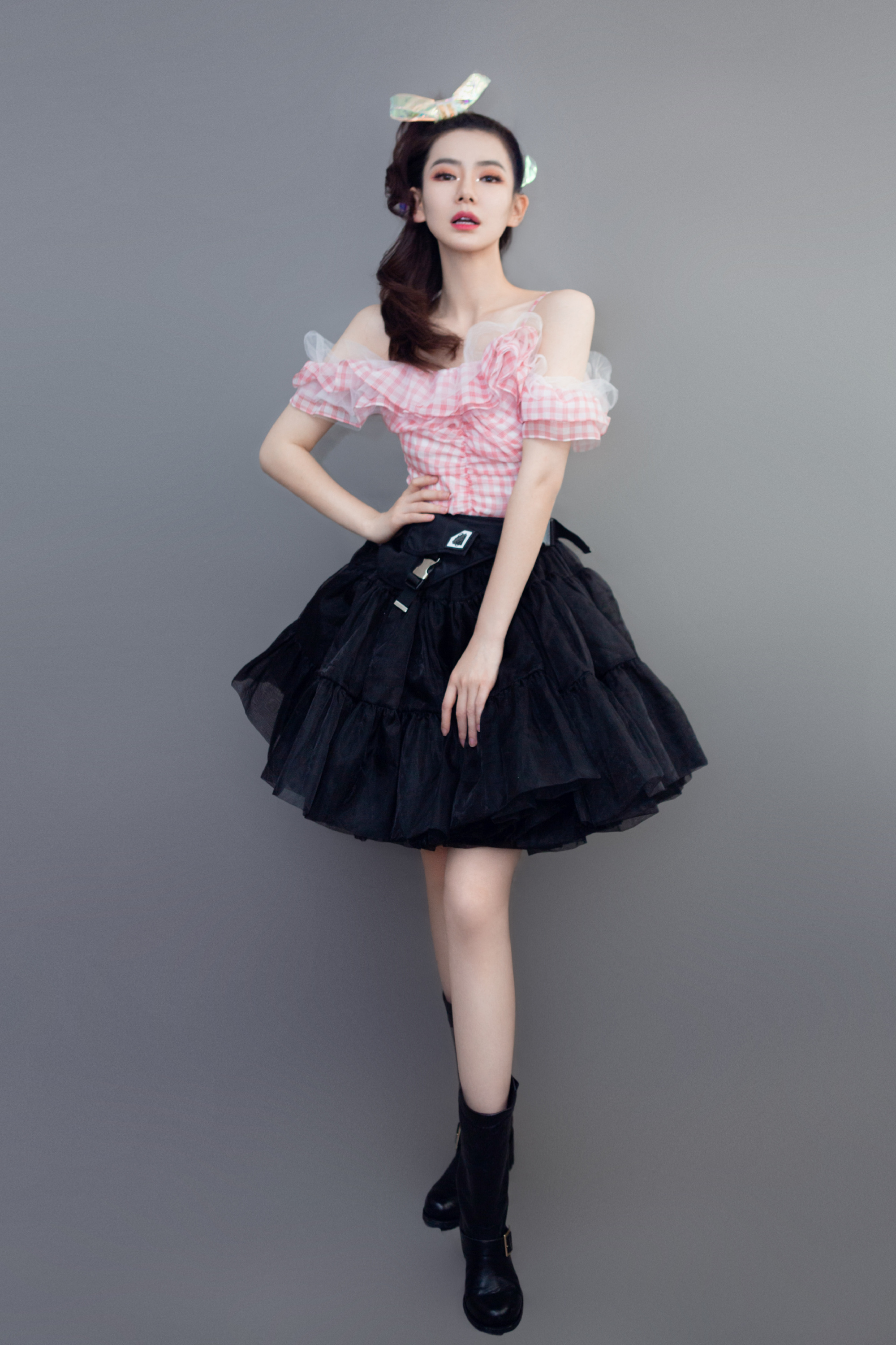 35岁戚薇太会穿一身迪士尼公主裙化身小公主比女儿lucky还甜