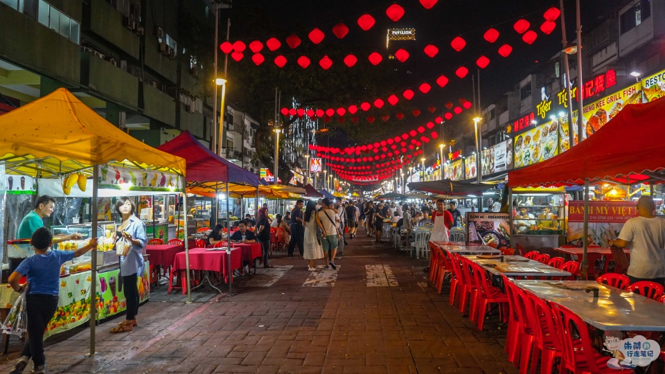 阿罗街位于吉隆坡武吉免登路和同善路之间,距离吉隆坡地标性建筑