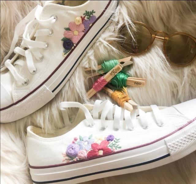 开春后很适合,自己diy也很有趣问,给普通的帆布鞋增加一些特色,还可以