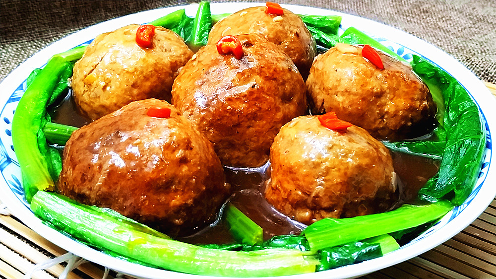 红烧狮子头的家常做法好吃下酒又下饭招待客人倍有面