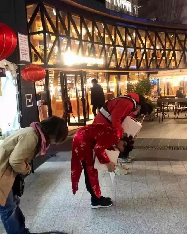 #中国小康网#日本邮轮钻石公主号增39例确诊174例 检疫人员被感染 游客部分在80岁以上恐慌已成常态