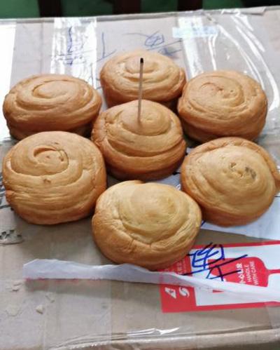 江璐璐:抗疫一线的33岁生日 棉签当蜡烛面包当蛋糕