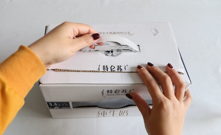 今天才知道把牛奶箱的提手挂在口罩上还有这么棒的作用厉害