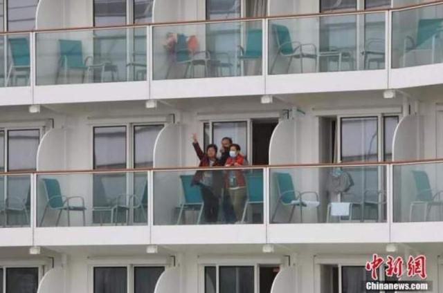 [生活报]2200余人受困海上12天 柬埔寨让他们靠岸