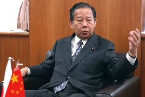 环球时报@保守派要求下 日本自民党不再强制议员对华捐款