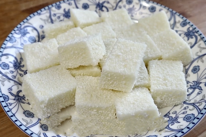 做牛奶糕时,谨记2个要点,香甜q弹,奶香味浓郁,特好吃