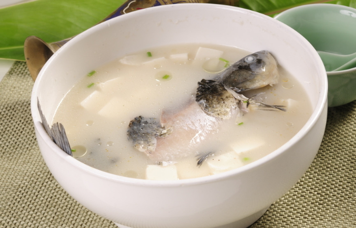这道鱼汤非常补身体,很多人都没有喝过,那就是豆腐鲫鱼汤!