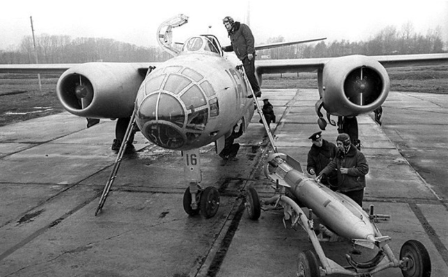 图波列夫的鱼雷机图14t鱼雷轰炸机毛病一身的双发喷气鱼雷机