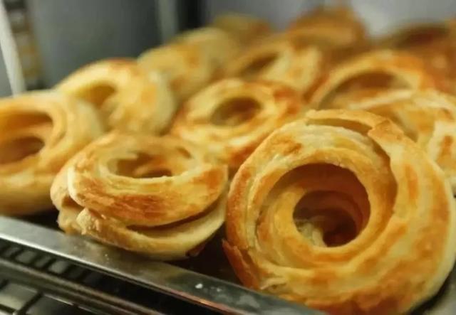 黄冈的特产——黄州东坡饼, 与济南油旋有异曲同工之妙, 都经油炸的