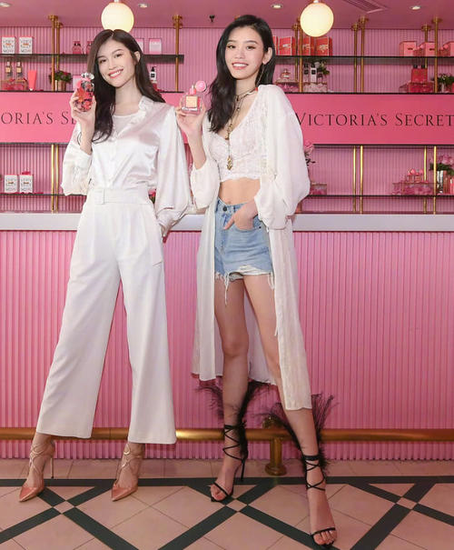 当奚梦瑶与何穗同框时纤细无赘肉的长腿太吸晴赶紧健身塑形吧