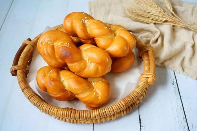 家里还有面粉的看过来加俩鸡蛋酥脆和香软两种麻花都有了