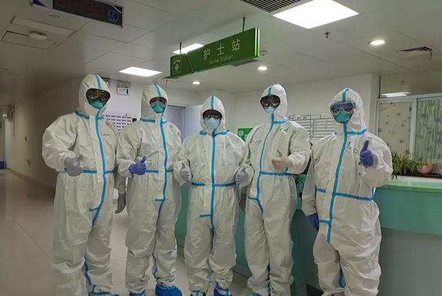 火线上的中流砥柱献给奋战在抗疫一线的医务工作者